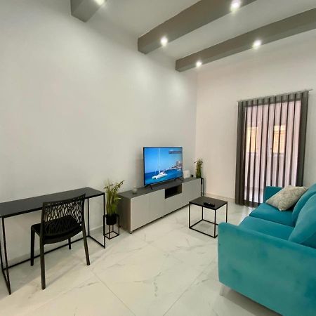 Seaside Apartment In Gzira Екстер'єр фото