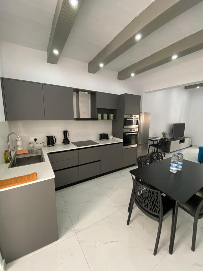 Seaside Apartment In Gzira Екстер'єр фото