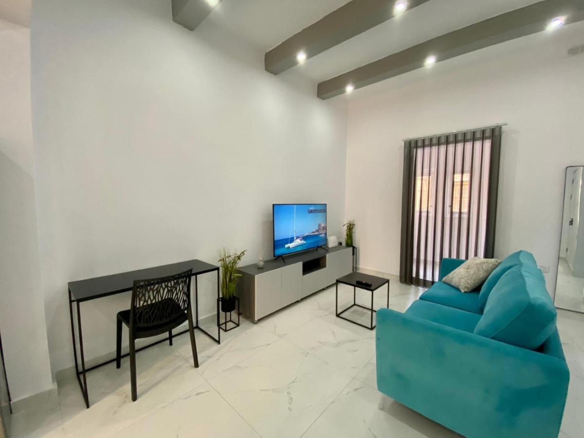 Seaside Apartment In Gzira Екстер'єр фото